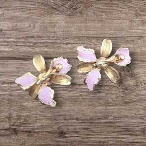 Vintage Gold Tone Pink Enamel Flower Earrings Screw Back No Marking‎ Retro Style
